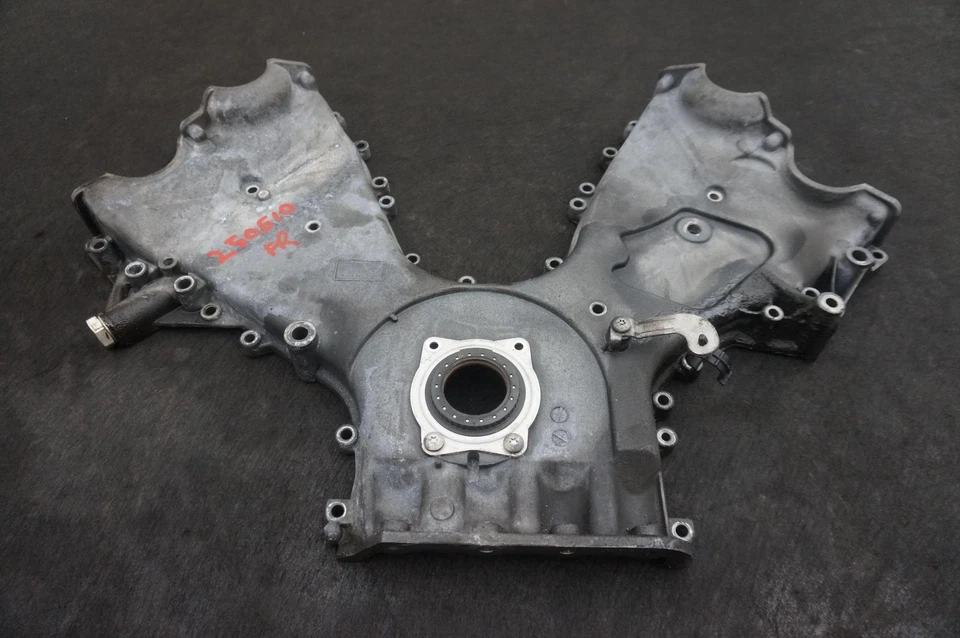 Panel de cubierta de distribución inferior delantero del motor 94810102220 Porsche Panamera GTS 970 10-16 Foto 1 de 4