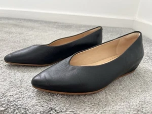LADIES SIZE 3.5 BLACK LOW LEATHER WEDGES FROM CLARKS 61157319 - Picture 1 of 16