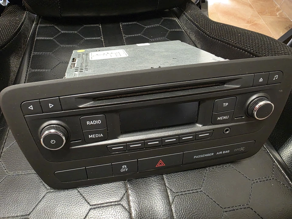 👉AUTORADIO LETTORE CD MP3 SEAT IBIZA  - Immagine 1 di 1