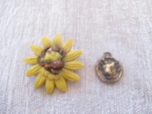 Borden's Elsie The Cow Flower Button Pin & Metal Charm - Picture 1 of 8