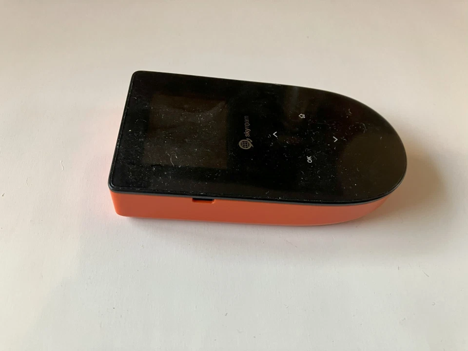 Skyroam Mobile WLAN Hotspot: Global Data - unboxed. - Image 1 of 1