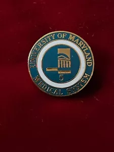 Spilla da bavero premio University of Maryland Medical System numero 5 .75" - Foto 1 di 2