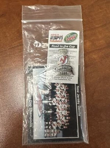 1995 NJ DEVILS STANLEY CUP CHAMPIONSHIP Pin and Team Card - Sealed Bag - Picture 1 of 3