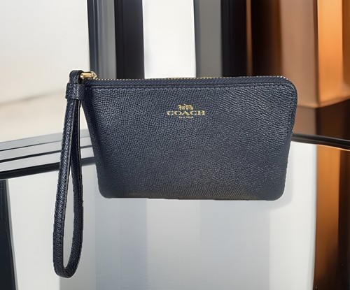 Coach piccolo braccialetto con cerniera in pelle blu notte e ciottoli