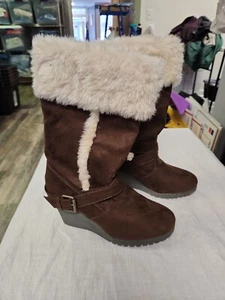 American Eagle Wedge Heel Winter Boots Size 8 Faux Suede Faux Fur Dark Brown New - Picture 1 of 5