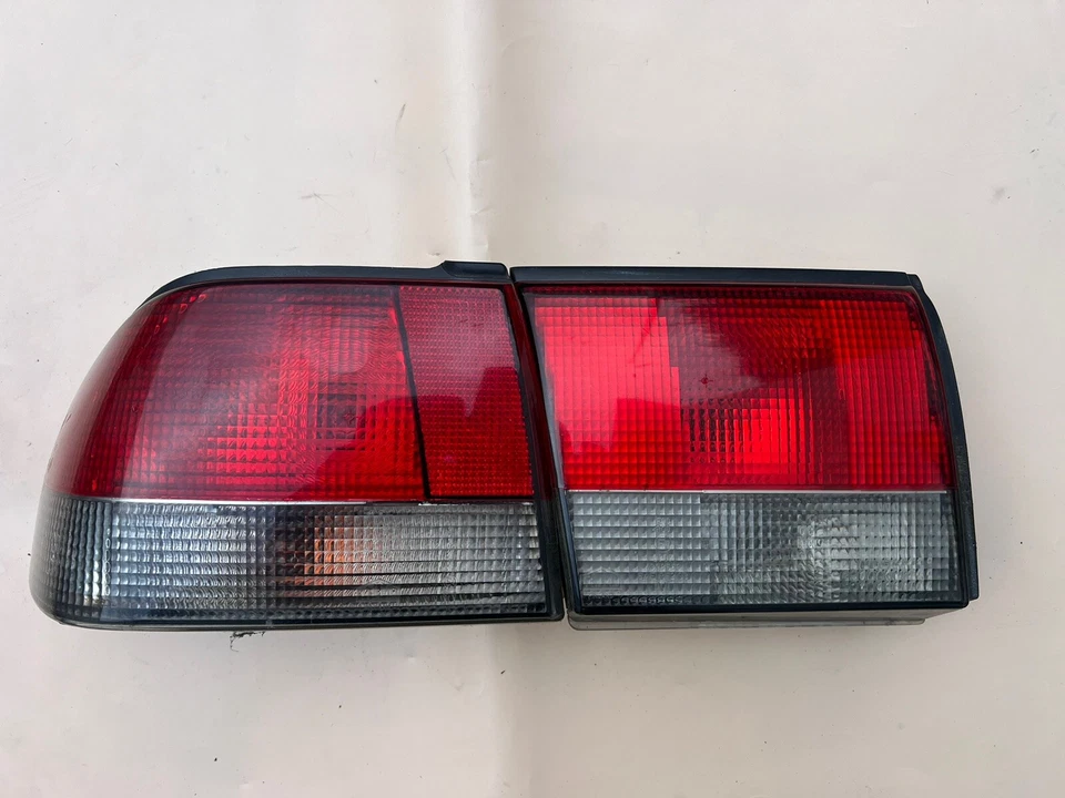 SAAB 900 CAB CONVERTIBLE 94-97  PASSENGER REAR NSR LIGHT LAMP 4468377 + Inner - Image 1 of 3