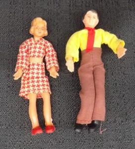 Vintage CACO casa delle bambole mamma e papà posabile bambole di gomma vestiti orig anni 70 genitori - Foto 1 di 9