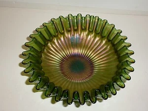 Atemberaubende grün/lila irisierende Karneval Glasschale, gekräuselter Rand, gestreiftes Design - Bild 1 von 6