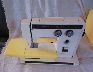 Máquina de coser Riccar vintage modelo 9700, sin probar para uso o piezas - Imagen 1 de 15
