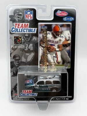Tarjeta de novato White Rose Collectibles/Fleer DONAVON 1999 McNabb y camión del equipo Eagles Foto 1 de 4