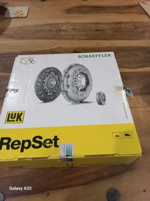 Genuine LUK 3pc Clutch Kit for Peugeot 1007 108 2008 206 207 208 301 620326800 - Image 1 of 4