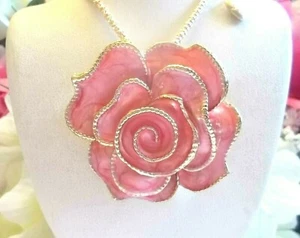 BETSEY JOHNSON PINK ROSE IN FULL BLOOM PENDANT CHAIN NECKLACE GOLD TONE-NWT - Picture 1 of 10