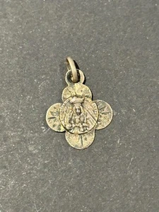 Antique religious medals in SILVER "VIRGEN DE MONTSERRAT" (1 X 1 CM) - Picture 1 of 2