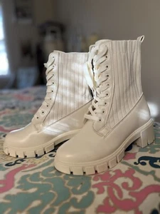 NWOT Top Moda White Chunky Lace-Up Boots Womens 6.5 - Picture 1 of 5
