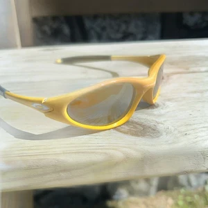 Oakley Minute Yellow - Picture 1 of 9