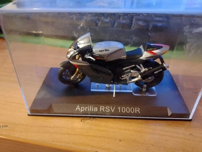 Modellino 1:24 Aprilia RSV 1000R - Immagine 1 di 4