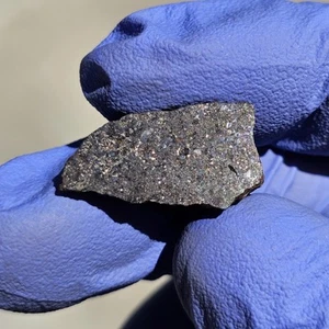 Meteorit**NWA 2635, ungruppierter Achon.**3,544 Gramm, seltene Universitätssammlung!!! - Bild 1 von 17
