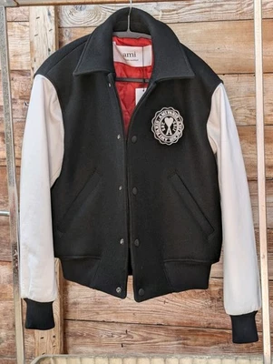 Chaqueta de bombardero Ami Alexandre Mattiussi blanca y negra Foto 1 de 4