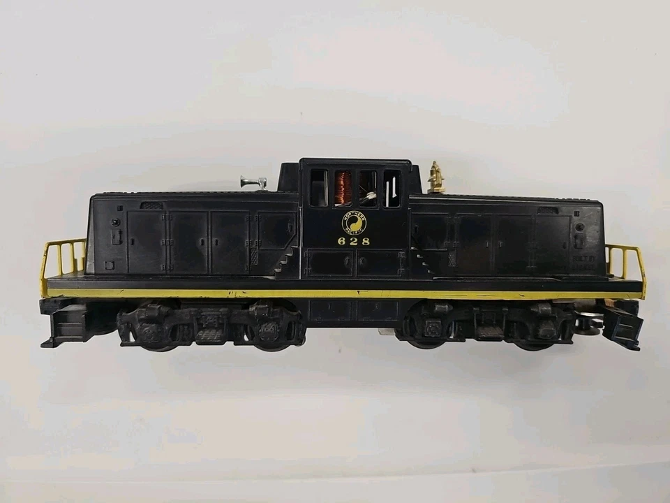 Lionel Postwar O Gauge 628 Northern Pacific 44-Ton Diesel Switcher  - Image 1 of 4
