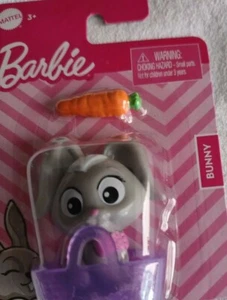 Mini Hase Sammlerstück D Barbie mit Karotten und lila Korb Mattel Alter 3+. - Bild 1 von 5