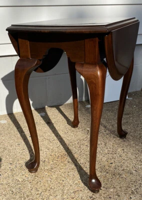 ETHAN ALLEN GEORGIAN COURT CHERRY QUEEN ANNE DROP LEAF END TABLE, 11-8013 Item B - Image 1 of 4