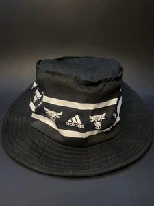 Adidas Chicago Bulls Bucket Hat Black & White Größe L/XL - Bild 1 von 4
