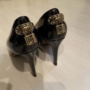 Louis Vuitton Authentic Padlock Enamel Pumps Wine Purple size 36 US6 23cm Boxed - Picture 1 of 6