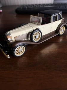 Dugu - 1921 Duesenberg Yellow/Black - 1:43 Diecast - Picture 1 of 6