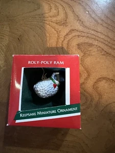Roly-Poly Ram Sheep 1989 sello recuerdo miniatura MINI adorno de Navidad - Imagen 1 de 10