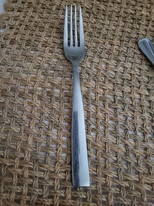 Heritage Mint Simplicity Table Dinner Fork Glossy 18/10 Stainless Flatware - Picture 1 of 6