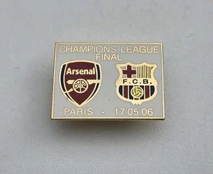 ARSENAL V BARCELONA CHAMPIONS LEAGUE FINAL 06 VINTAGE PIN BADGE - Picture 1 of 2
