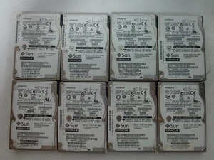 *Lot Of 8* Hitachi 300GB 10K 6Gbps 2.5" SAS Hard Drives HUC106030CSS600 (V1487) - Afbeelding 1 van 3
