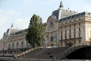 Musée d’Orsay — Paris, France POSTER 24 X 36 Inches Nice! - Picture 1 of 2