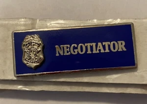 Prendedor de solapa de elogio de premio al mérito barra de citación policial NEGOCIADOR plateado - Imagen 1 de 2