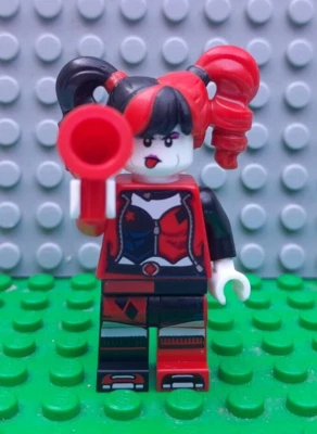GENUINE LEGO DC SUPERHEROES HARLEY QUINN MINIFIGURE BRAND NEW! - Image 1 of 3