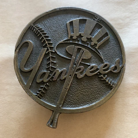 New York Yankees MLB Bronze Belt Buckle Vintage 1970s Very Rare HTF Cover