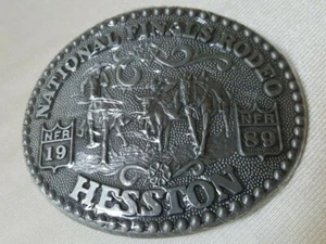 Hebilla de coleccionista vintage 1989 Hesston National Finals Rodeo edición limitada nueva sellada - Imagen 1 de 7