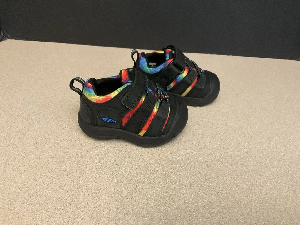 全新! 学步儿童 Keen Newport 黑色/领带染料皮革凉鞋。 4C 码 真棒!!! — 第 1/4 张图片