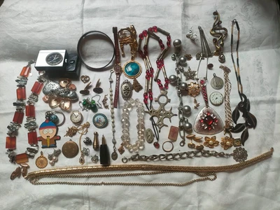 Lot bijoux , montres , anciens , vintage , à trier. - Immagine 1 di 4