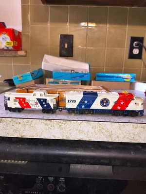 Vintage Tyco Spirit of 76. F9 Diesel ALCO Centry Locomotive  & Caboose RUNS - Image 1 of 4