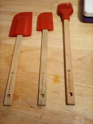 Juego de 3 Espátulas de Silicona Le Creuset -y Cepillo Rojo Foto 1 de 3
