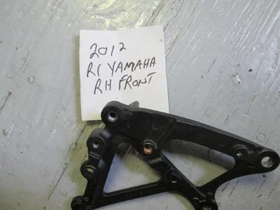 Soporte estribo derecho Yamaha YZF-R1 Foto 1 de 4