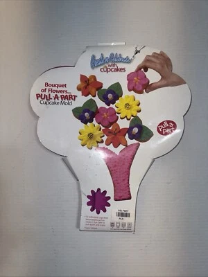 Banquet Of Flowers Pull Apart Cupcake Mold 12 Individual Cupcakes  - Image 1 of 4