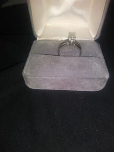 engagement ring 1/4 t.w. Princess cut platinum white gold  - Picture 1 of 4