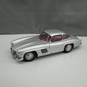 Minichamps 1/18 Scale Mercedes-Benz 300 SL-1954 (Silver) Model Car with Box Used - Picture 1 of 8