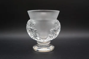 Lalique France Frosted Crystal "Saint Cloud" Acanthus Leaf Vase. - Picture 1 of 8