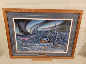 Kim Norlien Aurora Bliss Cabin Lago Impresión Enmarcada Mate 39 x 29 Northern Lights - Imagen 1 de 4