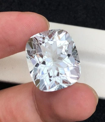 32 Carat Natural Flower cut loop Clean Quartz  from skardu, @Pakistan. - Image 1 of 4