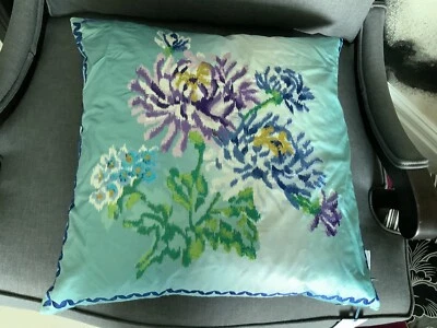 Almohadas gremio de diseño 50x50cm 1 disponible Foto 1 de 3