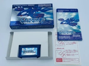 Pokémon Zaffiro Game Boy Advance GBA Giappone CIB COMPLETO scatola Pokemon manuale - Foto 1 di 2